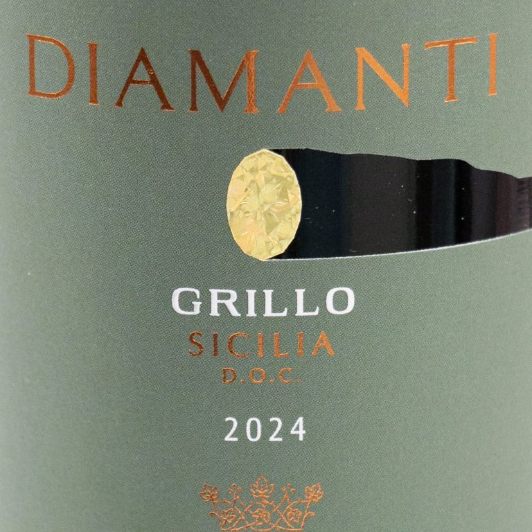 Weinetikett "Diamanti Grillo Sicilia D.O.C. 2024" mit goldener und schwarzer Gestaltung.