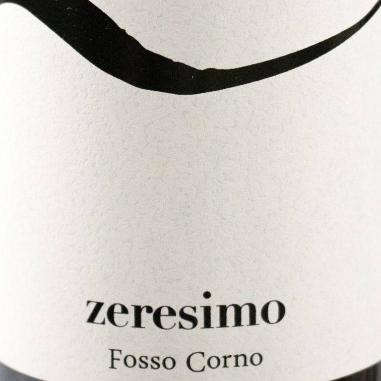 Label des Zeresimo Fosso Corno Wein, mit minimalistischem Design in Schwarz und Weiß.