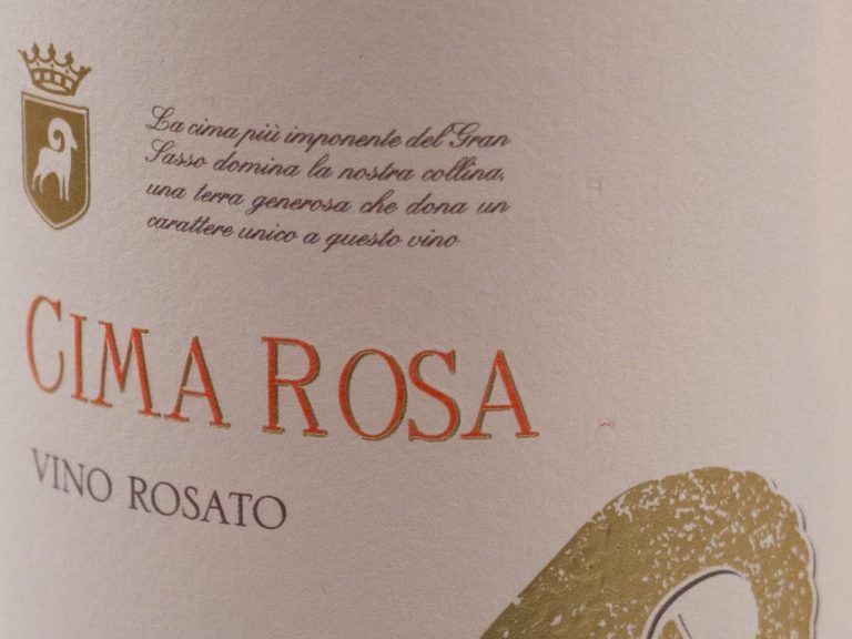 Etikett eines Roséweins mit der Aufschrift "Cima Rosa".