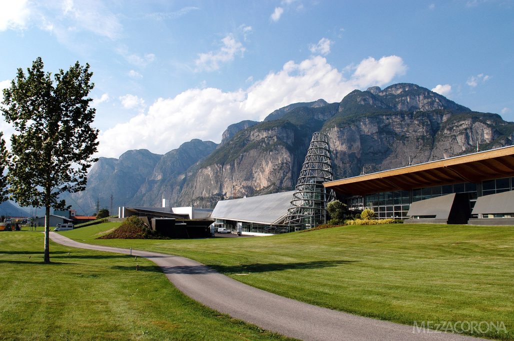 Foto des Betriebsgebäudes der Cantina di Mezzacorona.